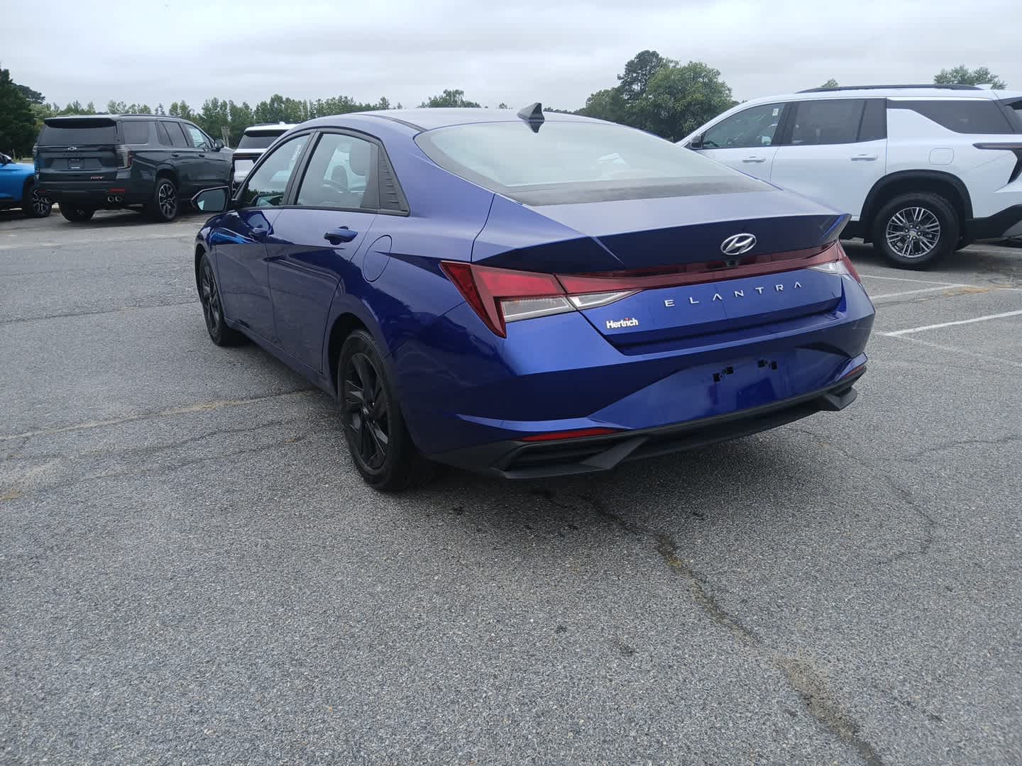 2021 Hyundai Elantra SEL photo 3