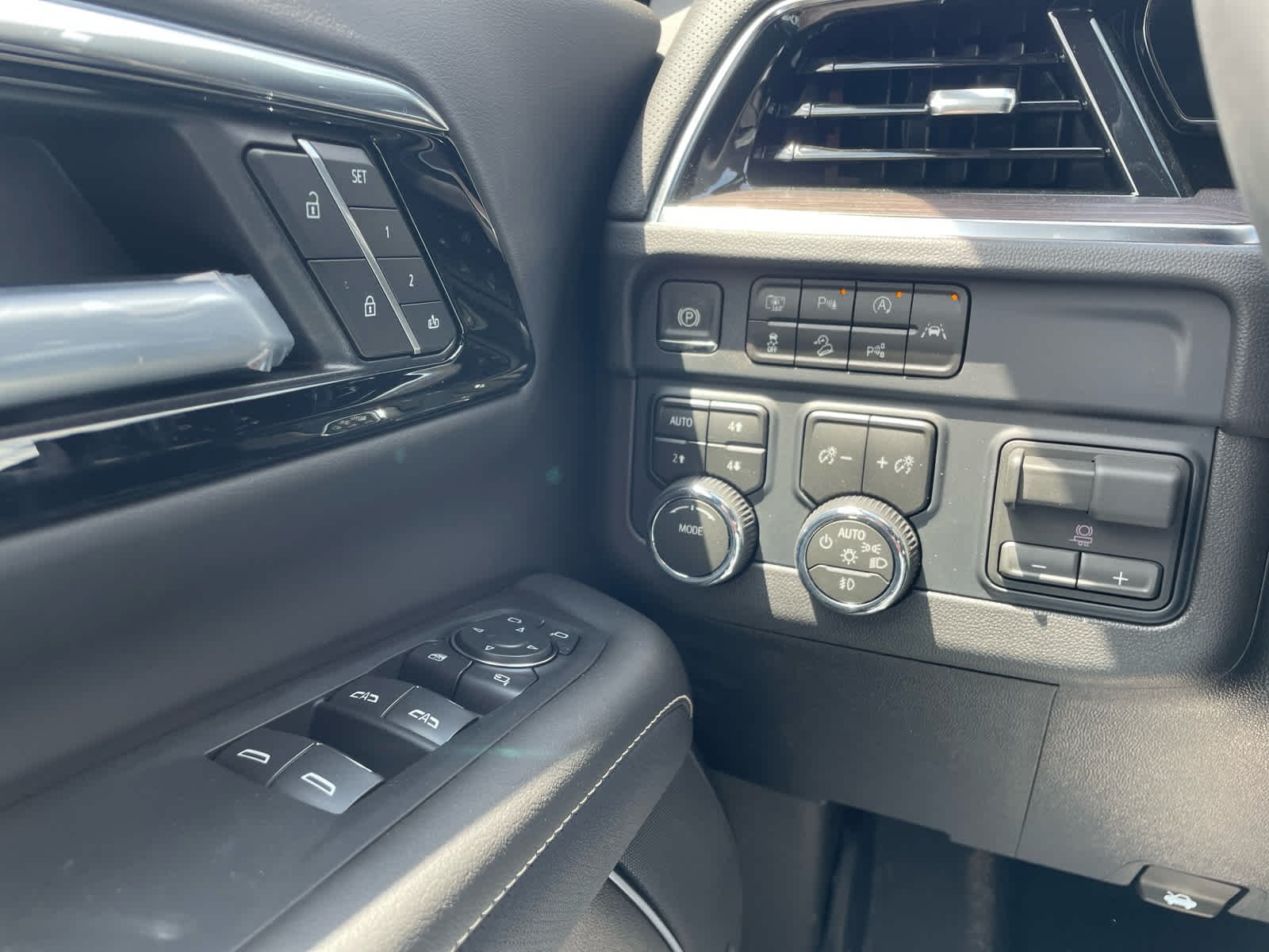 2026 Chevrolet Suburban Premier - Photo 32