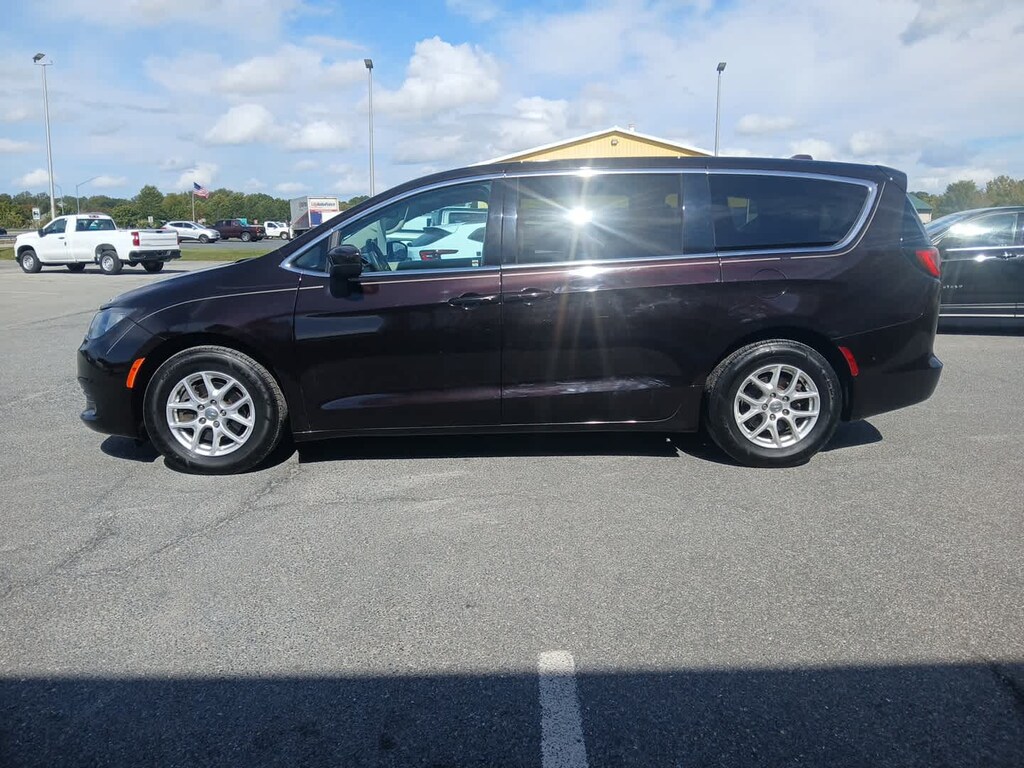 Used 2017 Chrysler Pacifica Touring Van