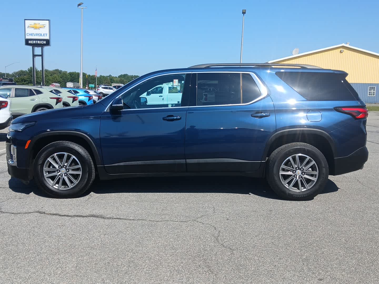 2023 Chevrolet Traverse Leather photo 2