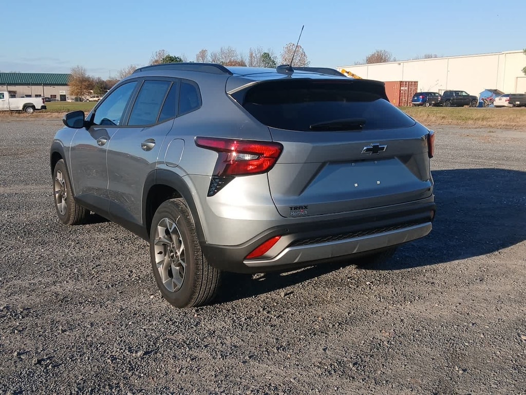 New 2025 Chevrolet Trax LT SUV