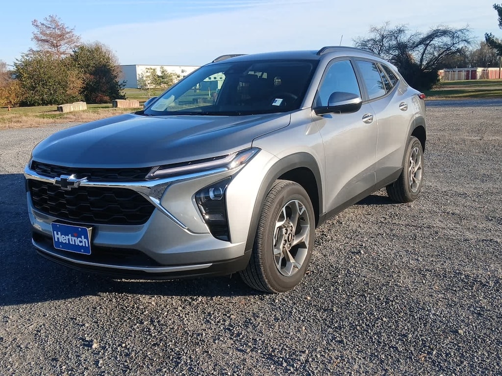 New 2025 Chevrolet Trax LT SUV