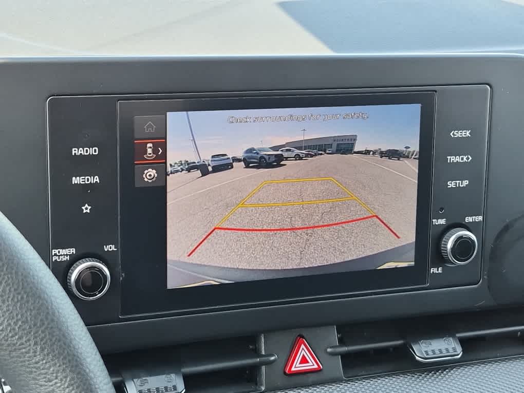 2024 Kia Sportage LX - Photo 17