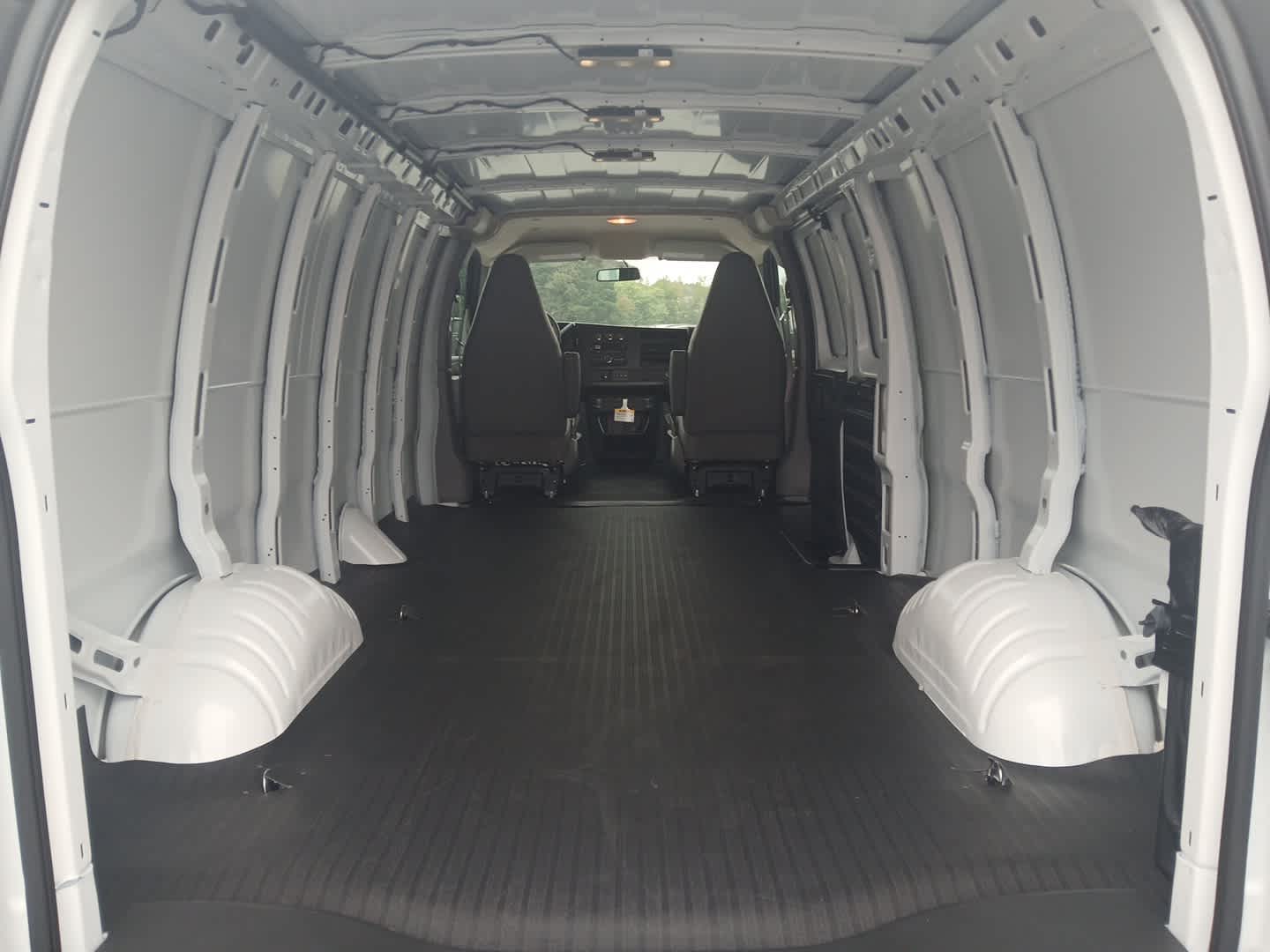 2025 Chevrolet Express Cargo Work Van - Photo 14