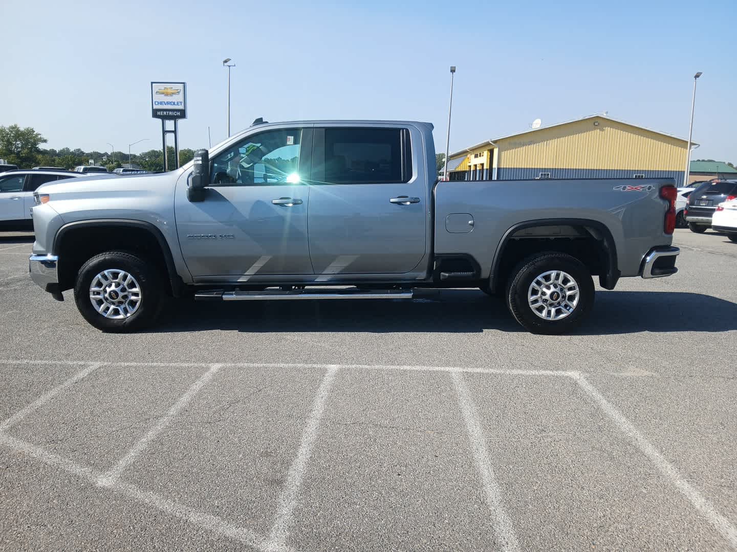 2025 Chevrolet Silverado 2500HD LT photo 2