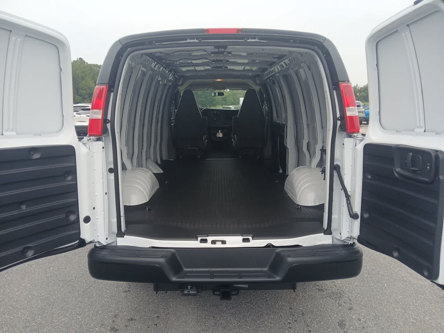 2025 Chevrolet Express Cargo Work Van - Photo 13