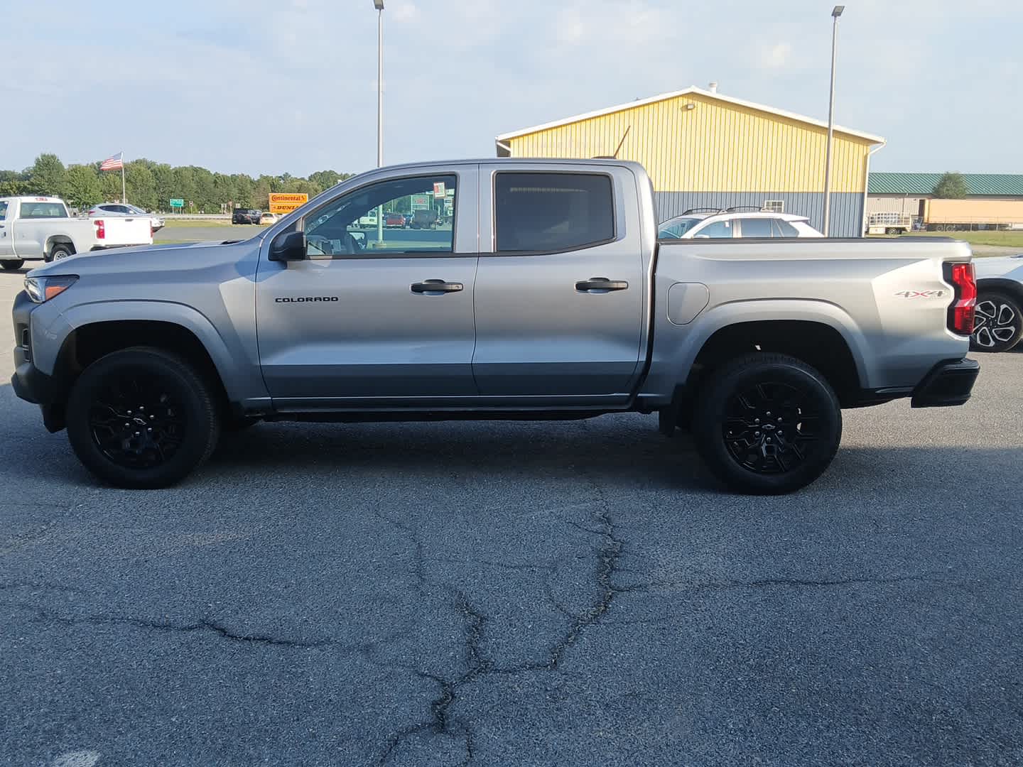 2025 Chevrolet Colorado LT photo 2