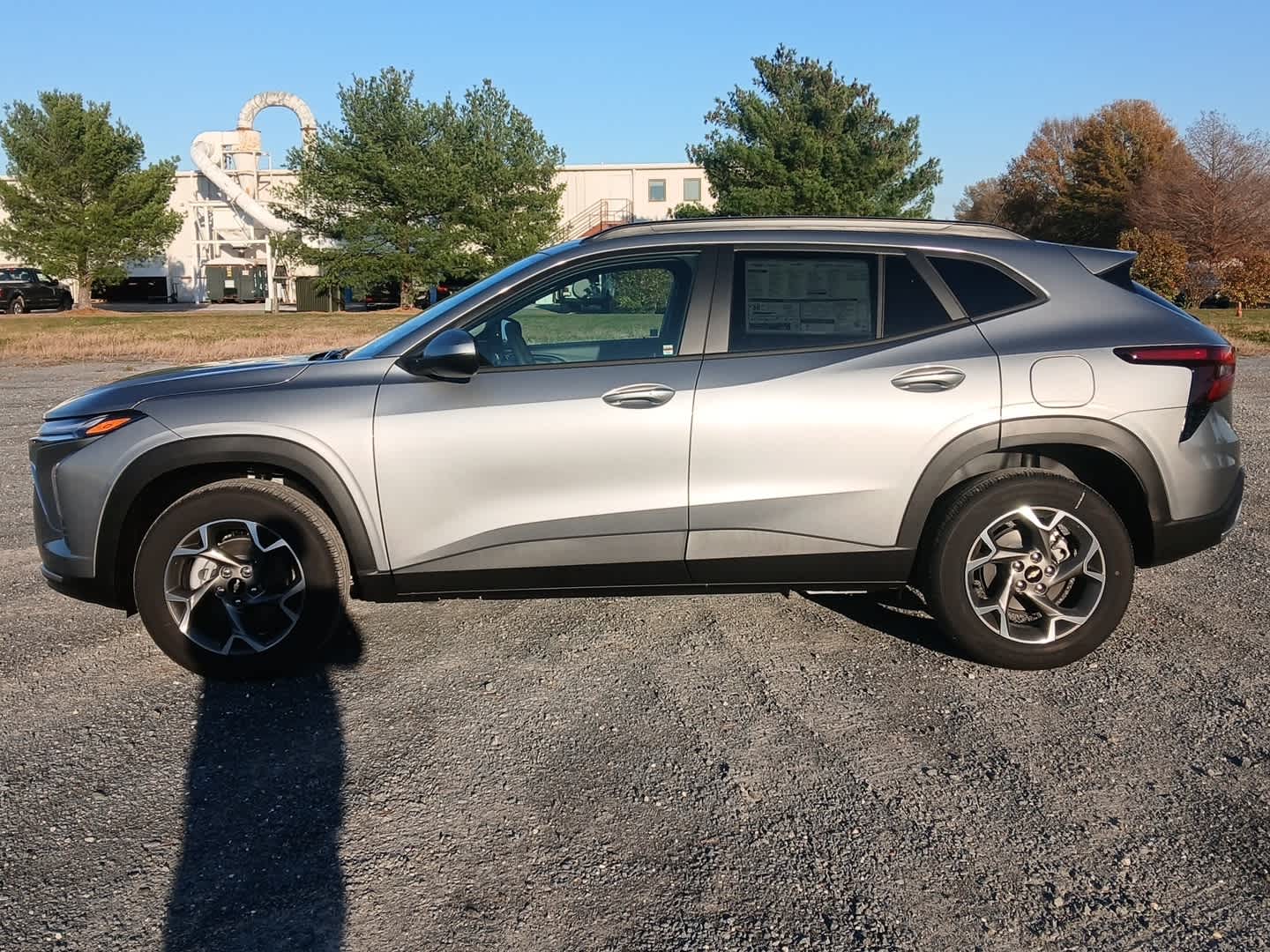2025 Chevrolet Trax LT photo 2