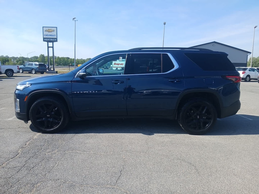 Used 2023 Chevrolet Traverse LT Cloth SUV