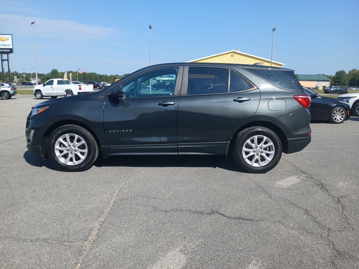 2020 Chevrolet Equinox LS photo 2