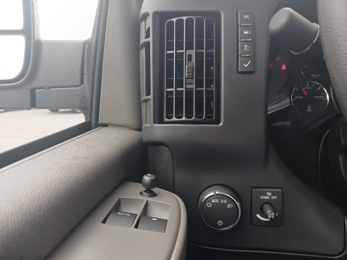 2025 Chevrolet Express Cargo Work Van - Photo 26