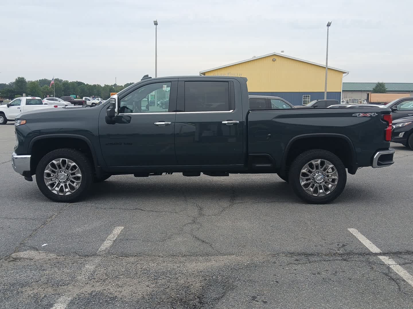 2025 Chevrolet Silverado 2500HD LTZ photo 2