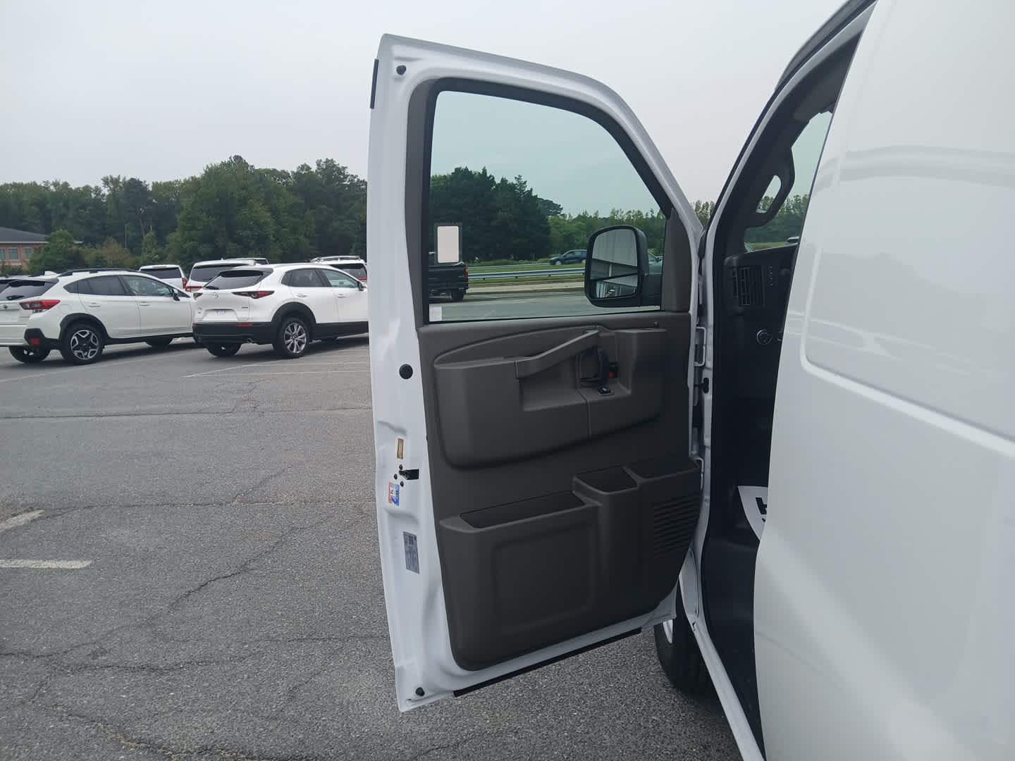 2025 Chevrolet Express Cargo Work Van - Photo 11