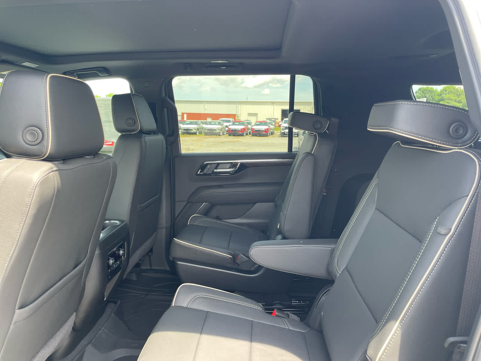 2026 Chevrolet Suburban Premier - Photo 15