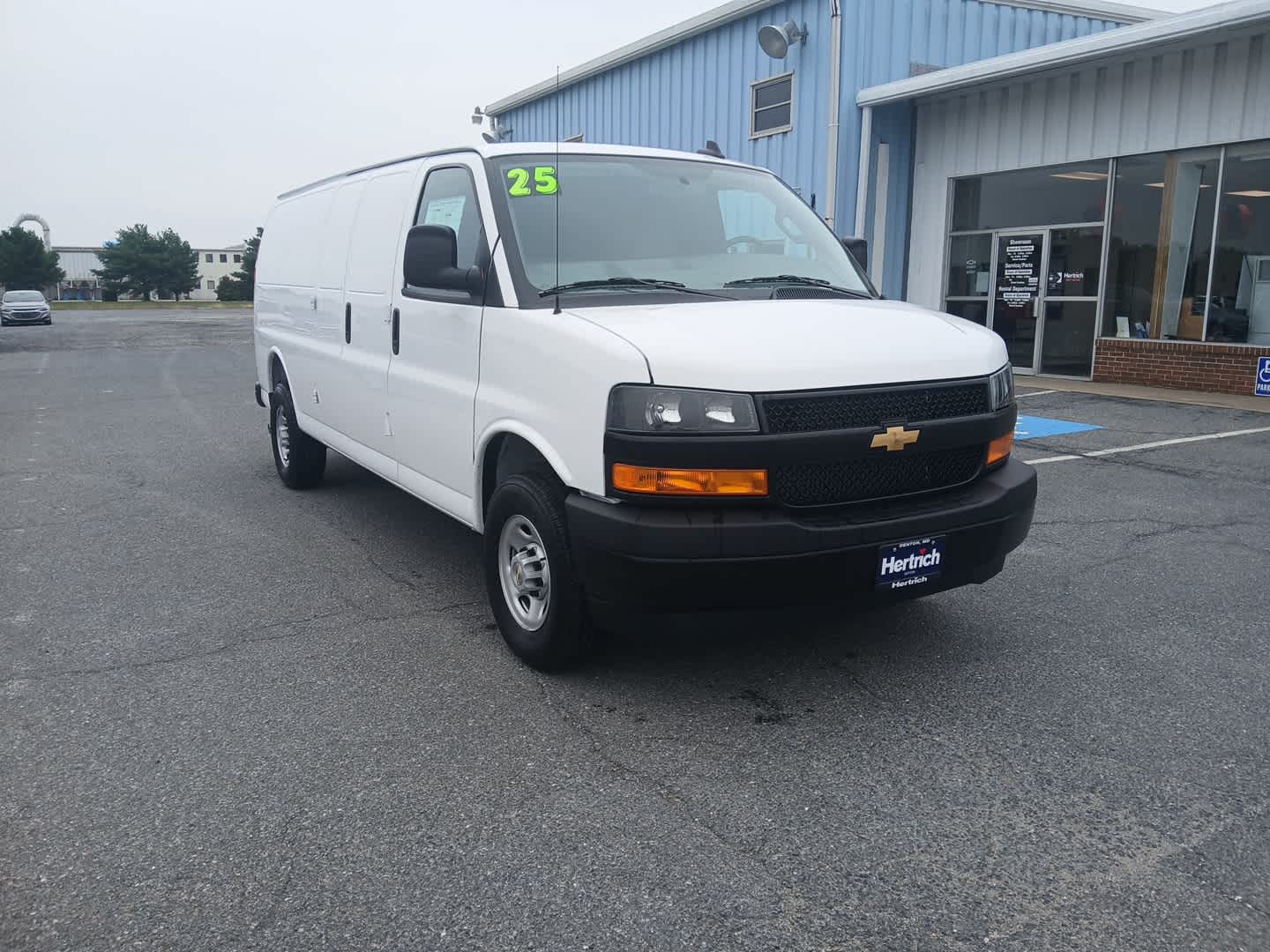 2025 Chevrolet Express Cargo Work Van - Photo 7