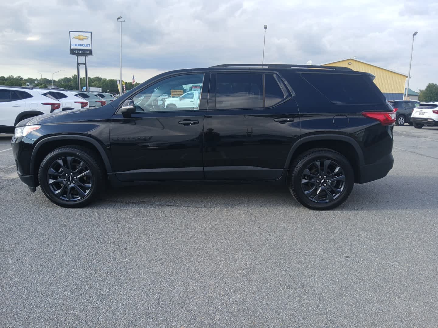 2021 Chevrolet Traverse RS photo 2
