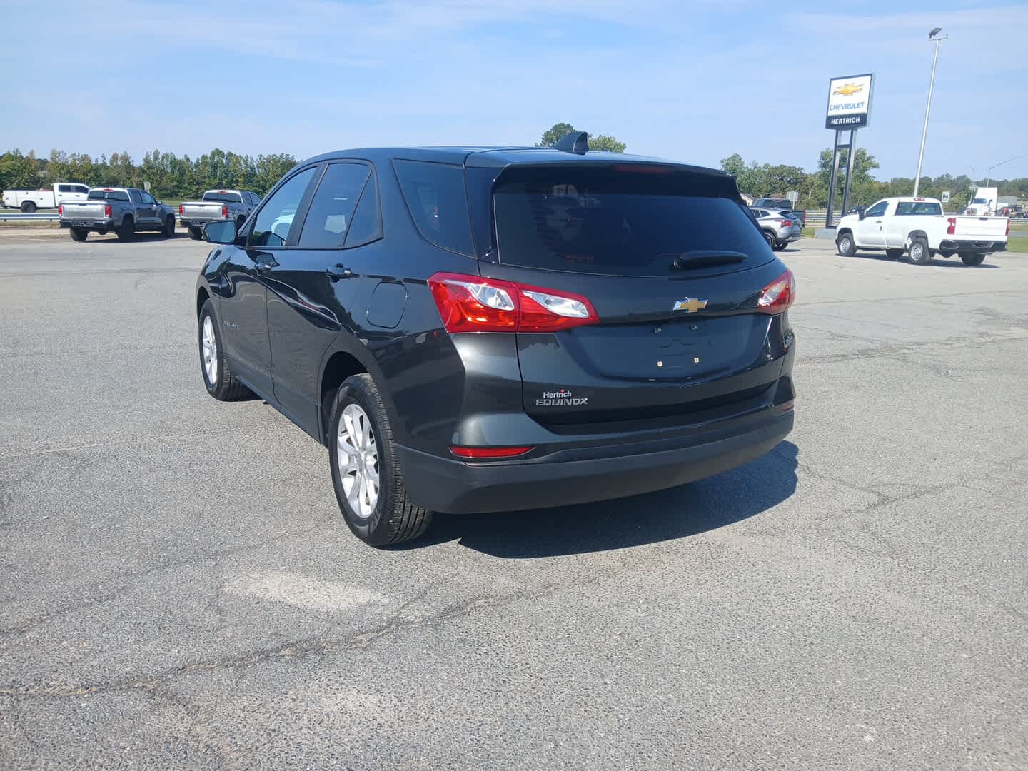 2020 Chevrolet Equinox LS photo 3