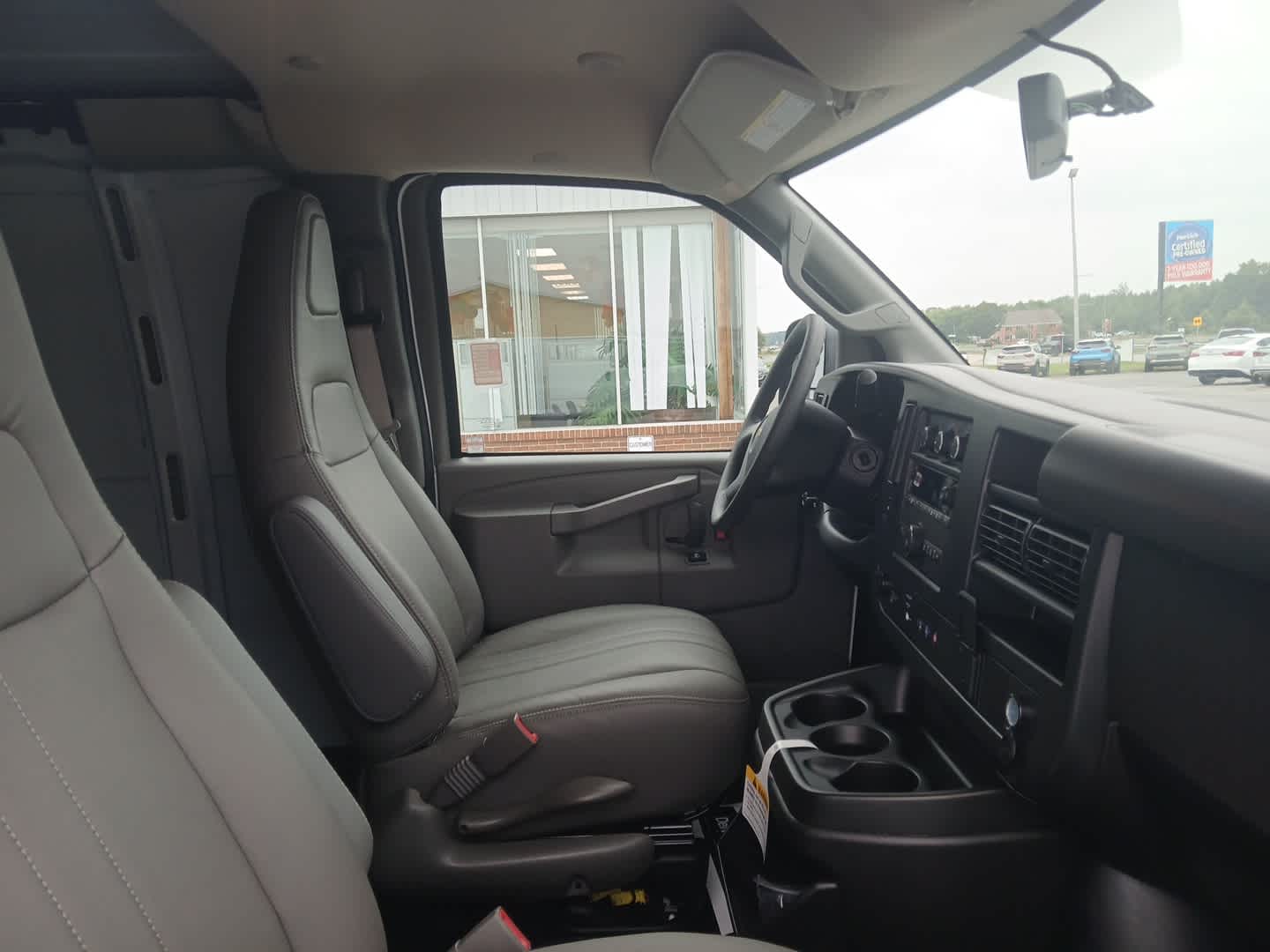 2025 Chevrolet Express Cargo Work Van - Photo 18