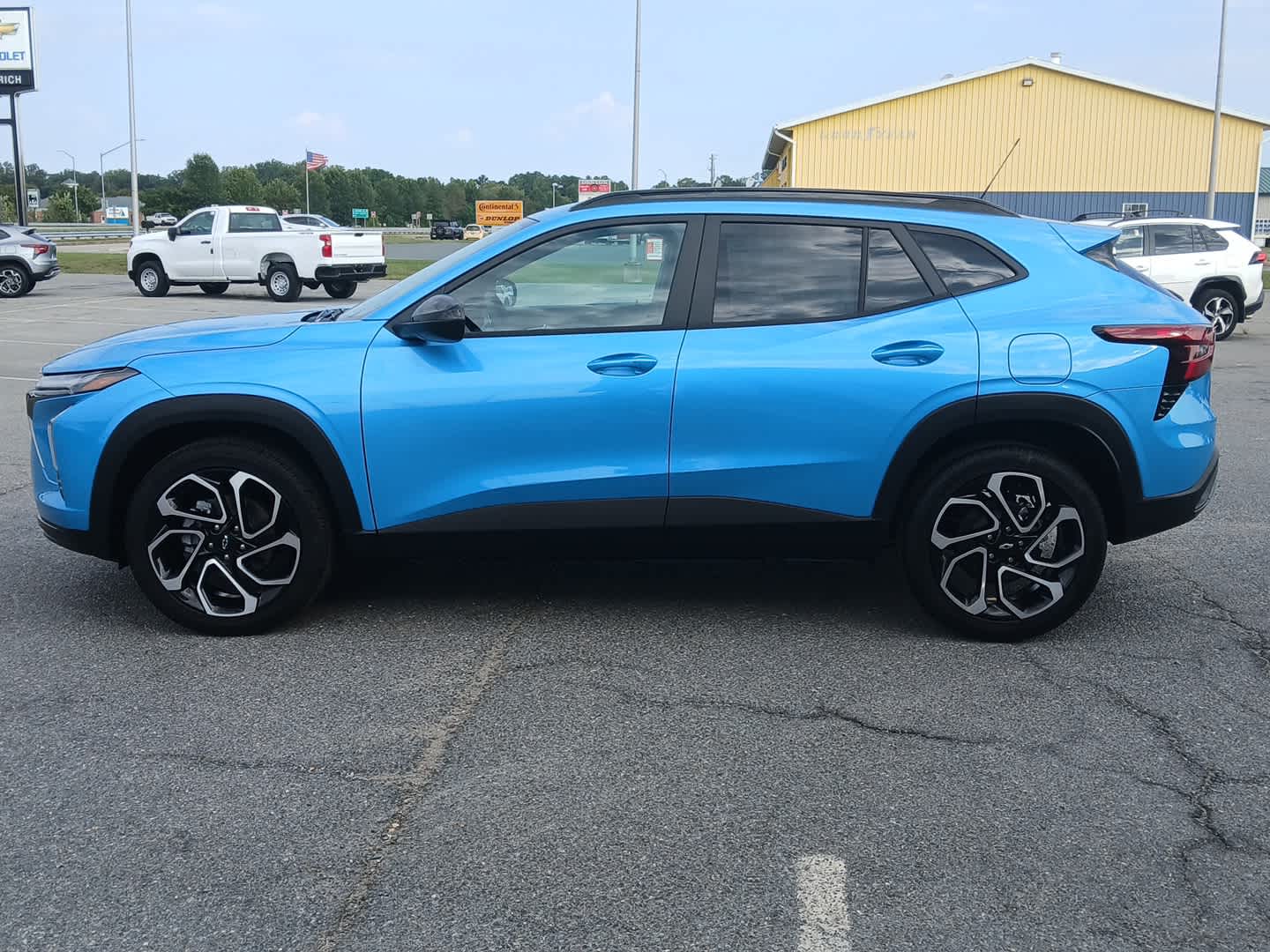 2025 Chevrolet Trax photo 2