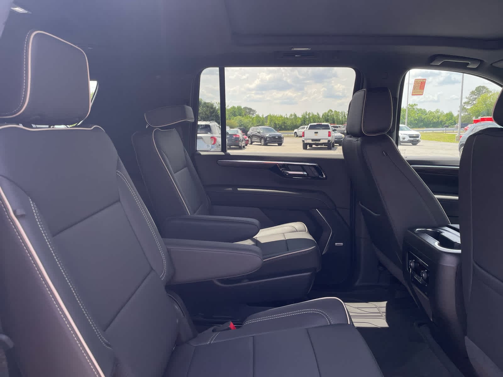 2026 Chevrolet Suburban Premier - Photo 19