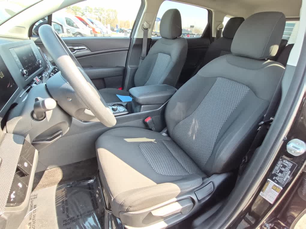 2024 Kia Sportage LX - Photo 12