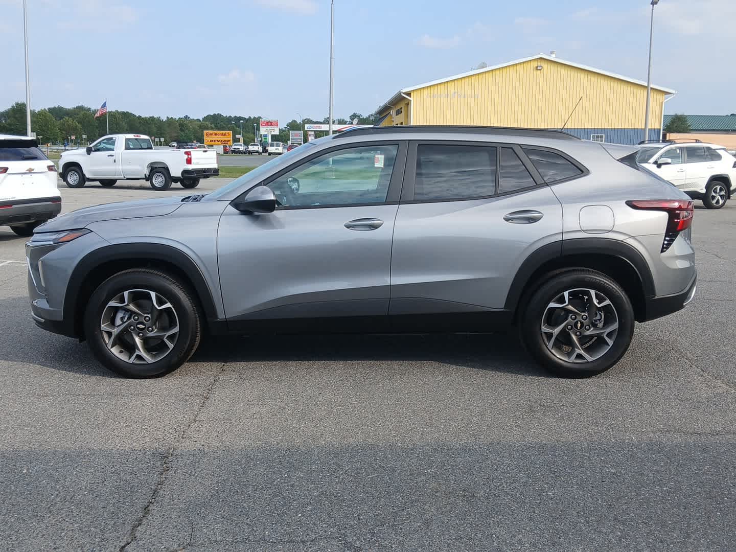 2025 Chevrolet Trax LT photo 2