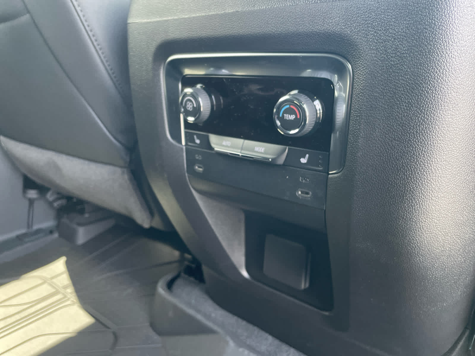 2026 Chevrolet Suburban Premier - Photo 20