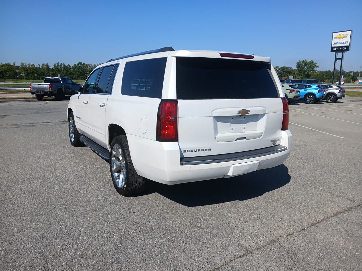 2020 Chevrolet Suburban Premier photo 3