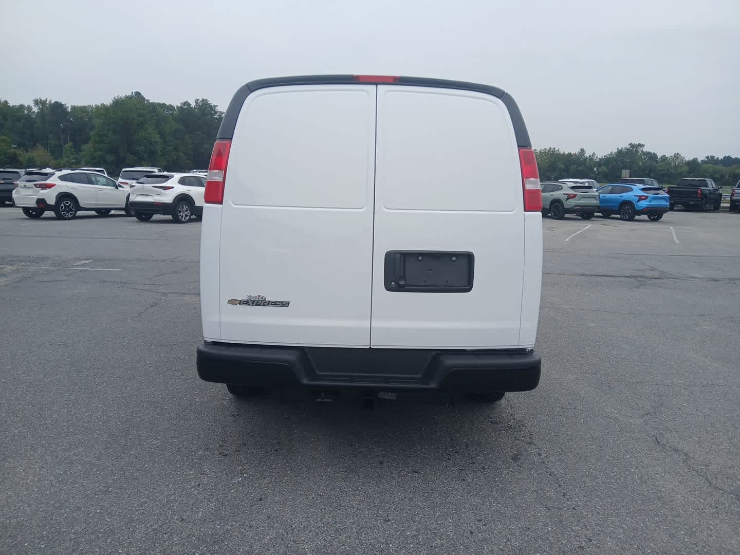 2025 Chevrolet Express Cargo Work Van - Photo 4