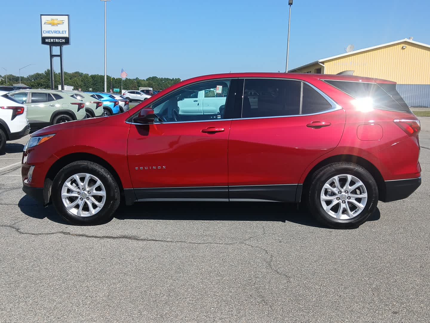 2020 Chevrolet Equinox LT photo 2