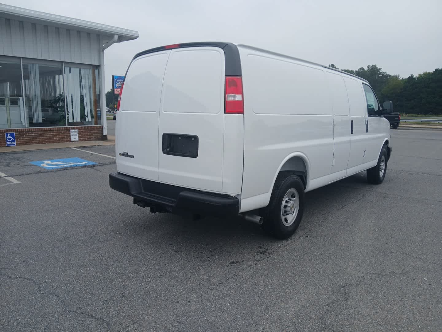 2025 Chevrolet Express Cargo Work Van - Photo 5