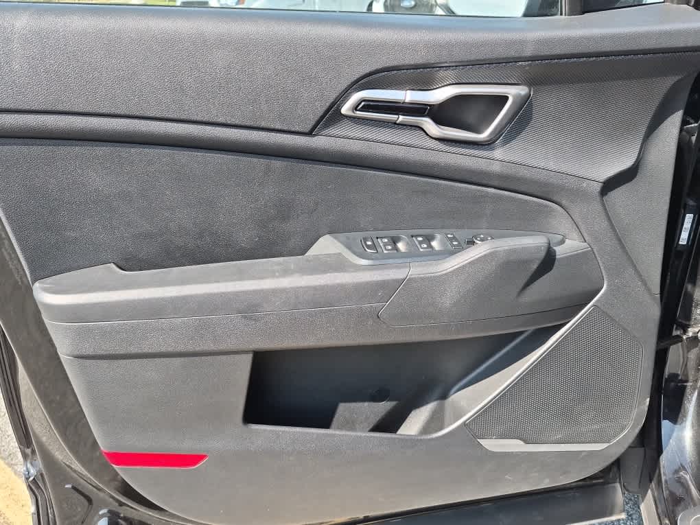 2024 Kia Sportage LX - Photo 11