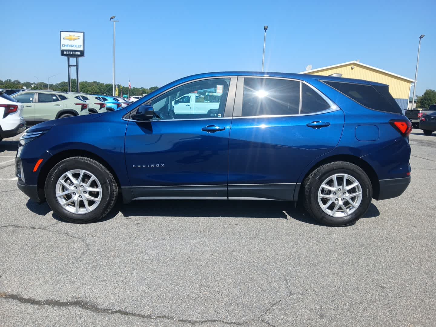 2022 Chevrolet Equinox LT photo 2