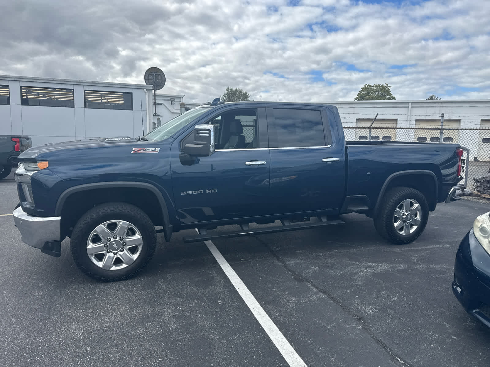 2020 Chevrolet Silverado 3500HD LTZ photo 3