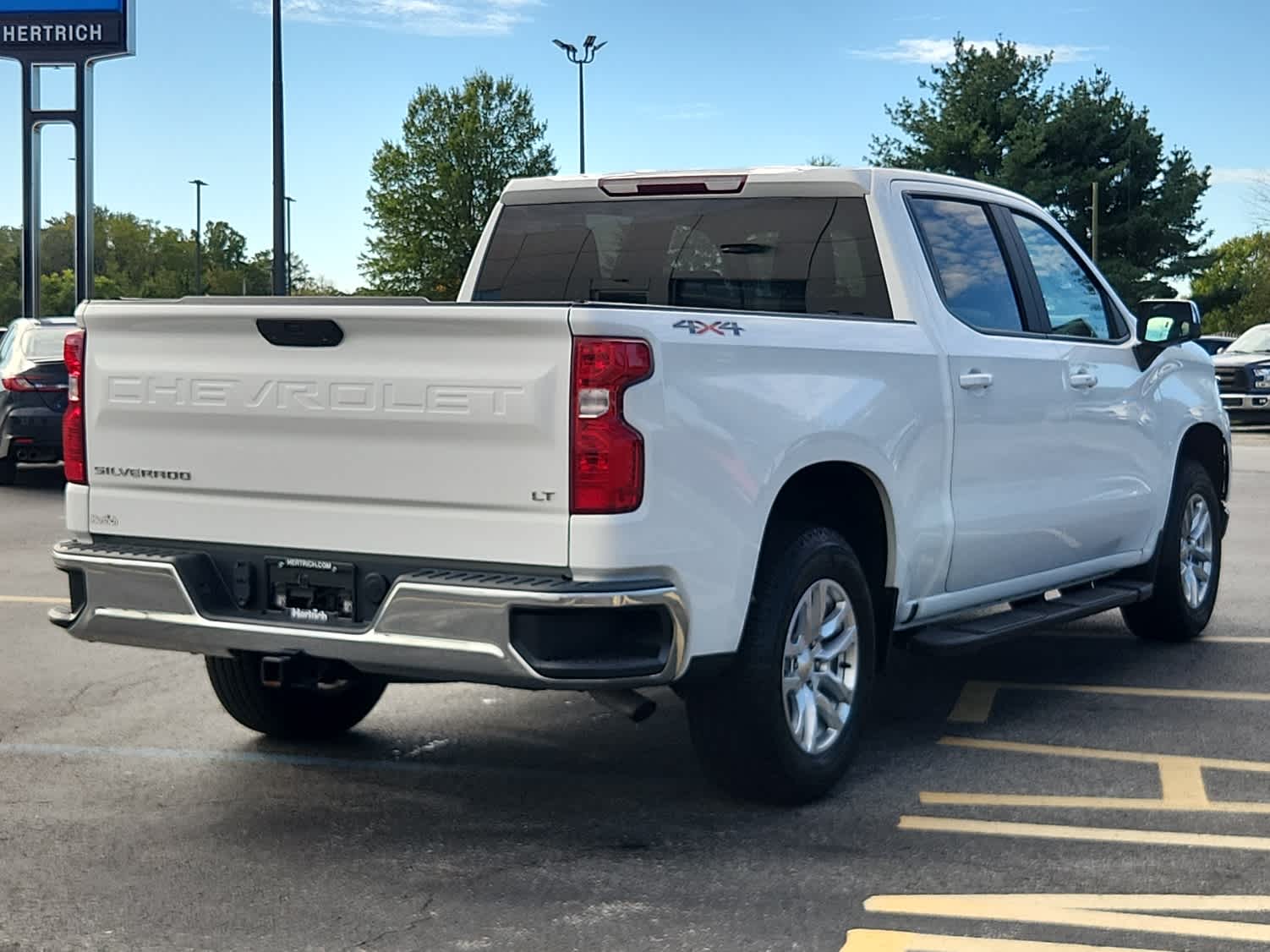2020 Chevrolet Silverado 1500 LT photo 3