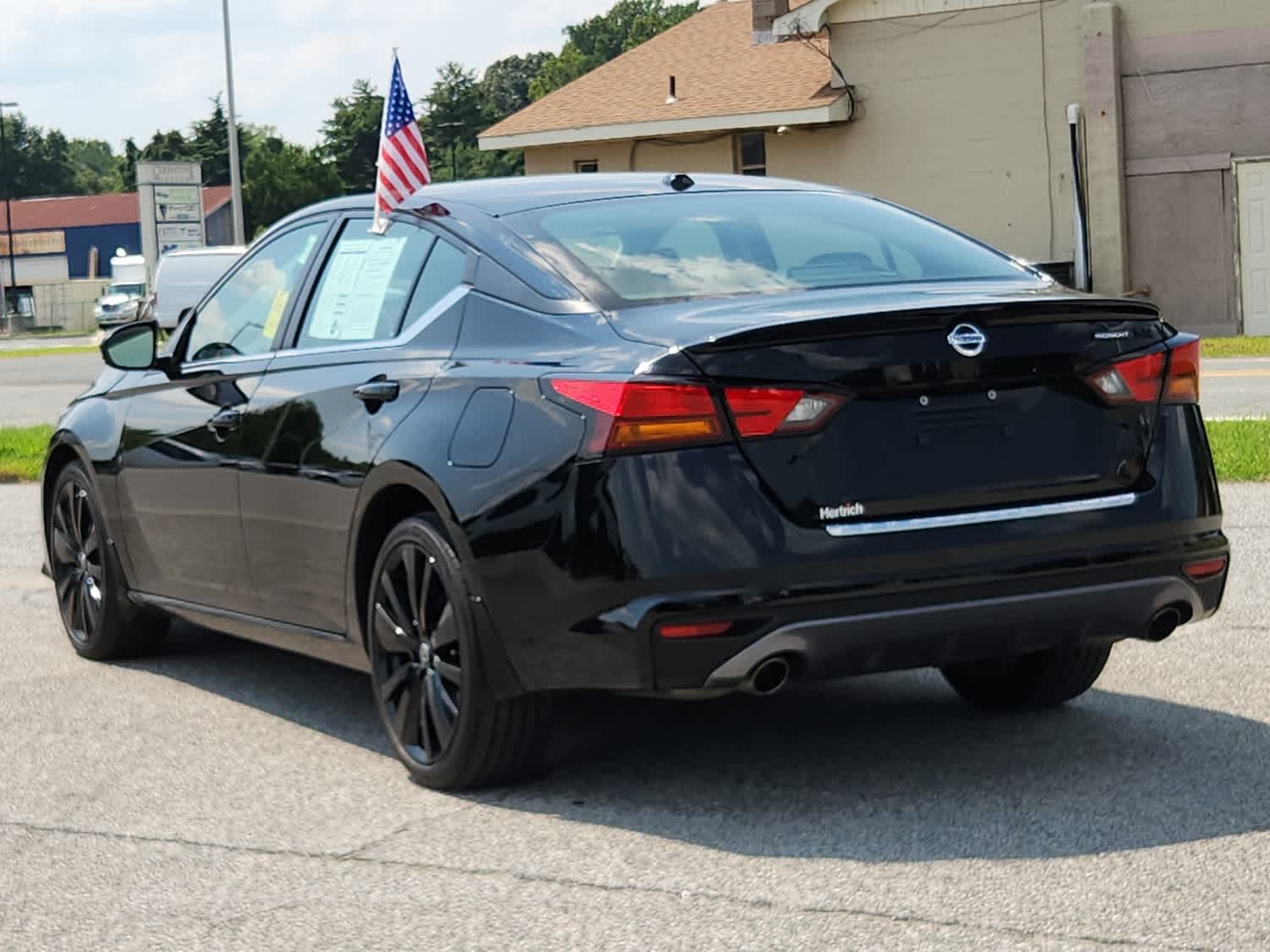 2022 Nissan Altima 2.5 SR photo 3