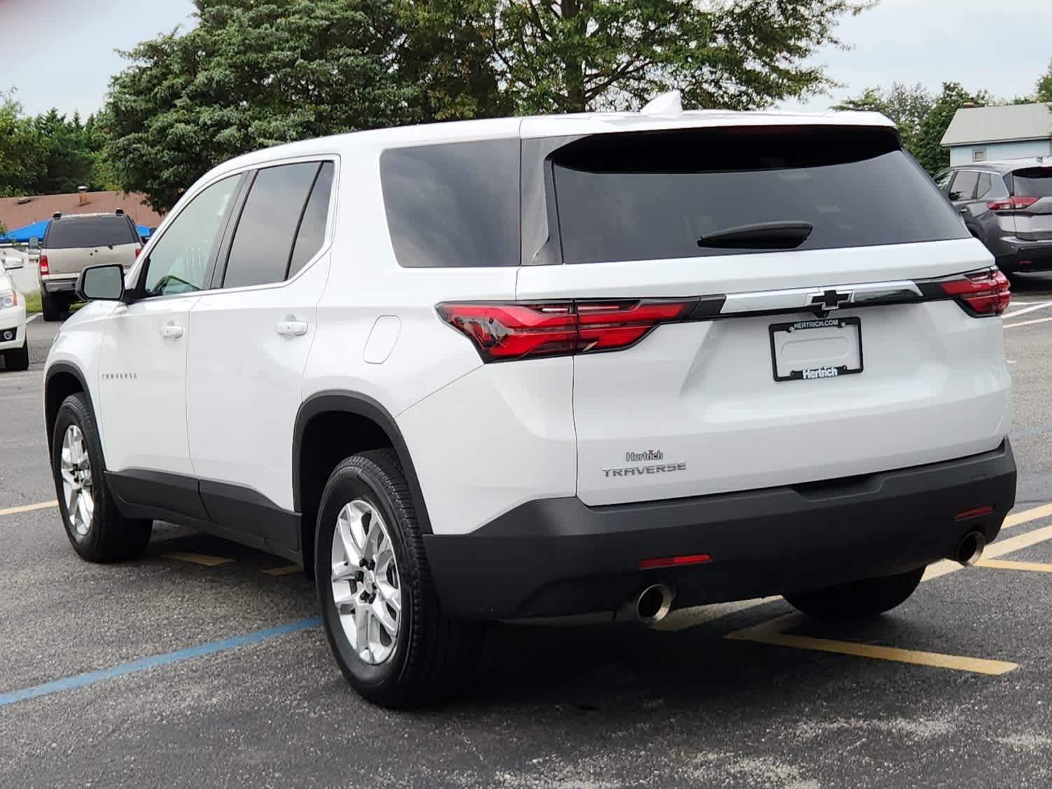 2023 Chevrolet Traverse LS photo 4