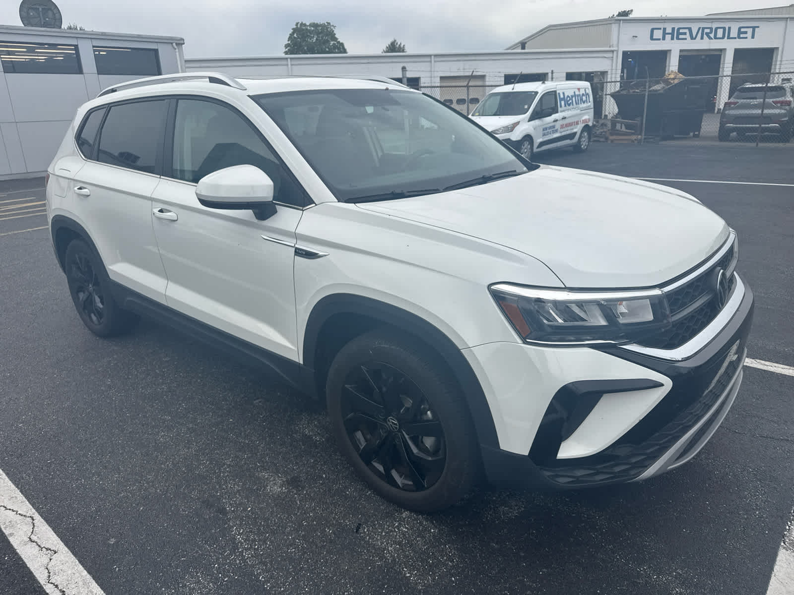2022 Volkswagen Taos SE photo 3