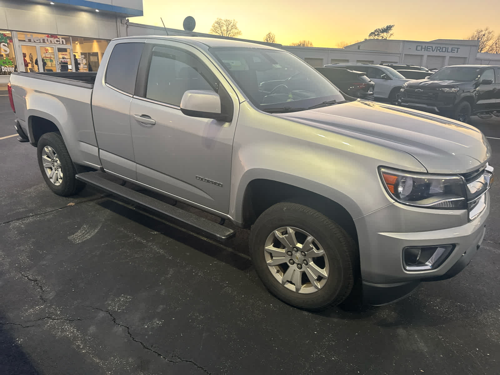2018 Chevrolet Colorado LT photo 3