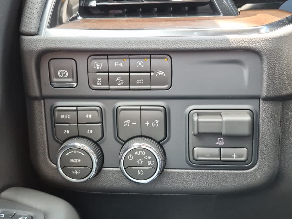 2026 Chevrolet Suburban High Country - Photo 18