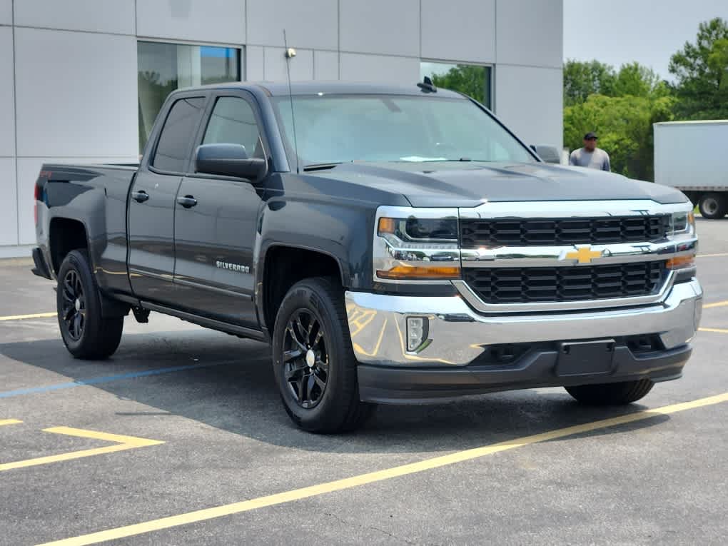 Used 2018 Chevrolet Silverado 1500 LT with VIN 2GCVKREC2J1109878 for sale in Dover, DE