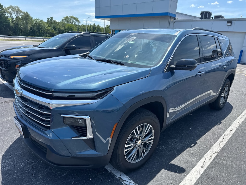 Certified 2025 Chevrolet Traverse LT SUV