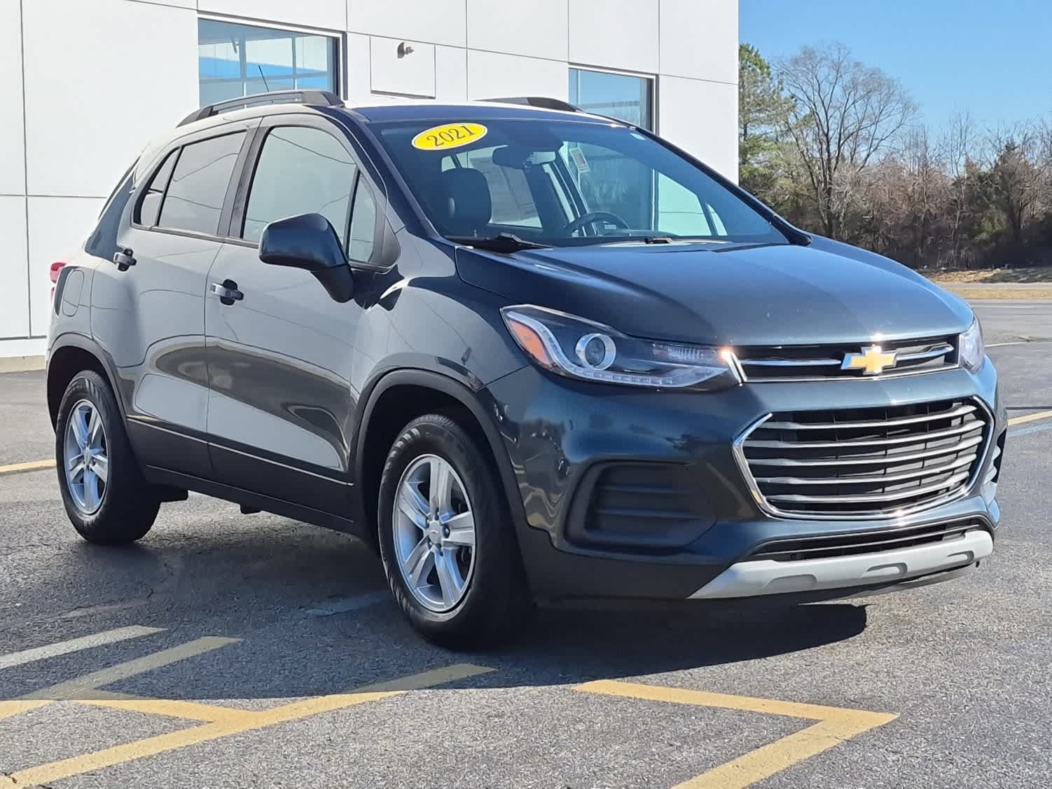 Used 2021 Chevrolet Trax LT with VIN KL7CJLSB7MB323334 for sale in Dover, DE