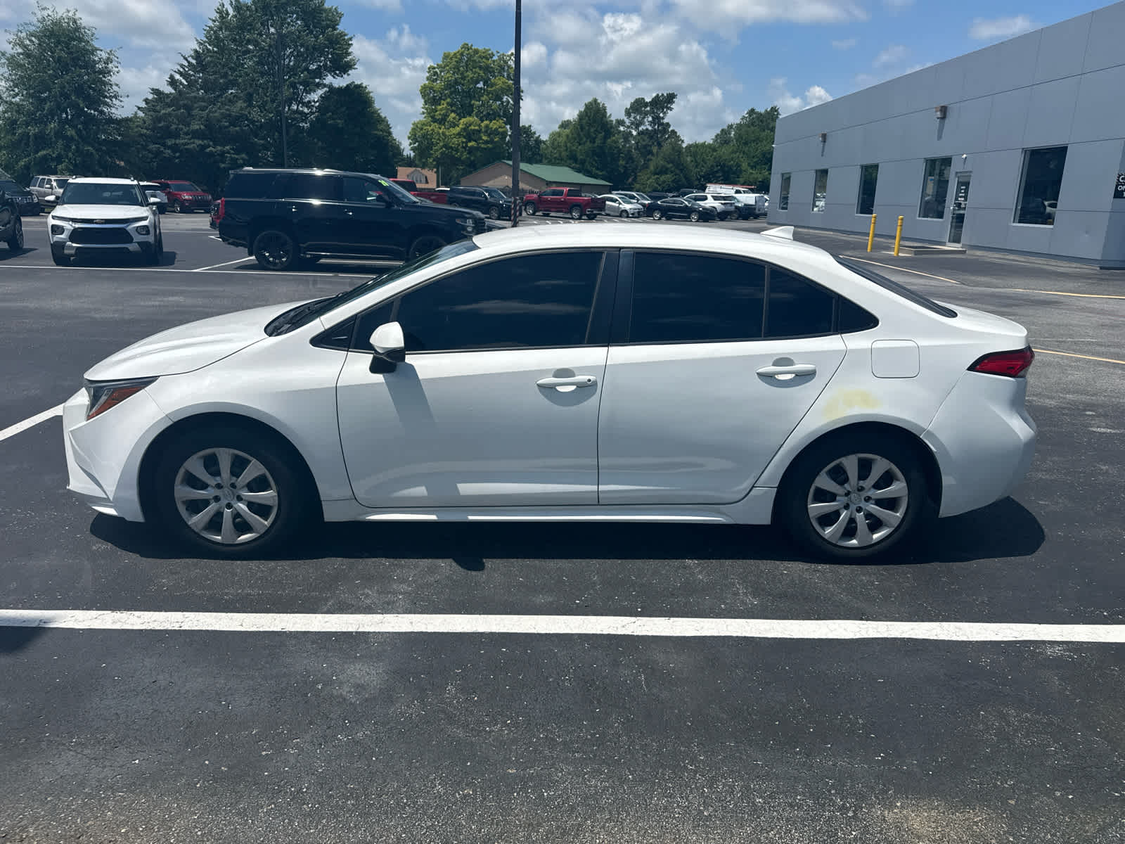 Used 2020 Toyota Corolla LE with VIN JTDEPRAE4LJ034960 for sale in Northfield, Minnesota