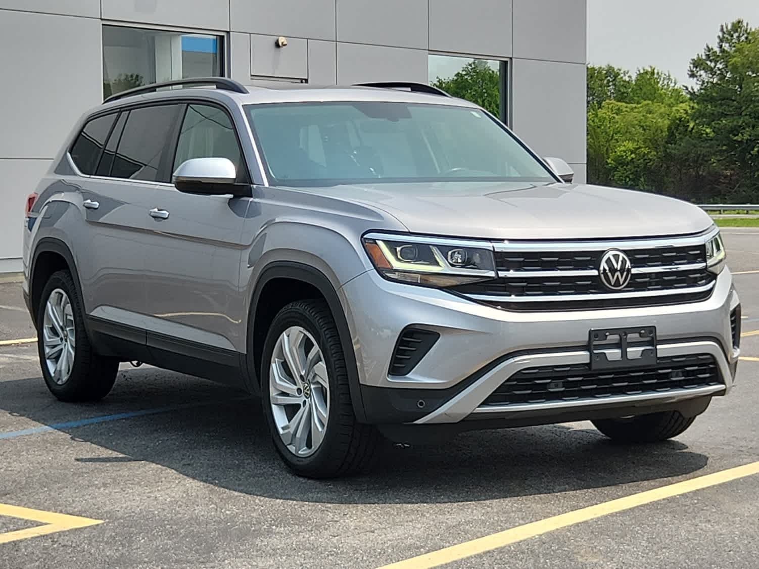 Used 2021 Volkswagen Atlas SE w/Tech with VIN 1V2KP2CA3MC564961 for sale in Dover, DE