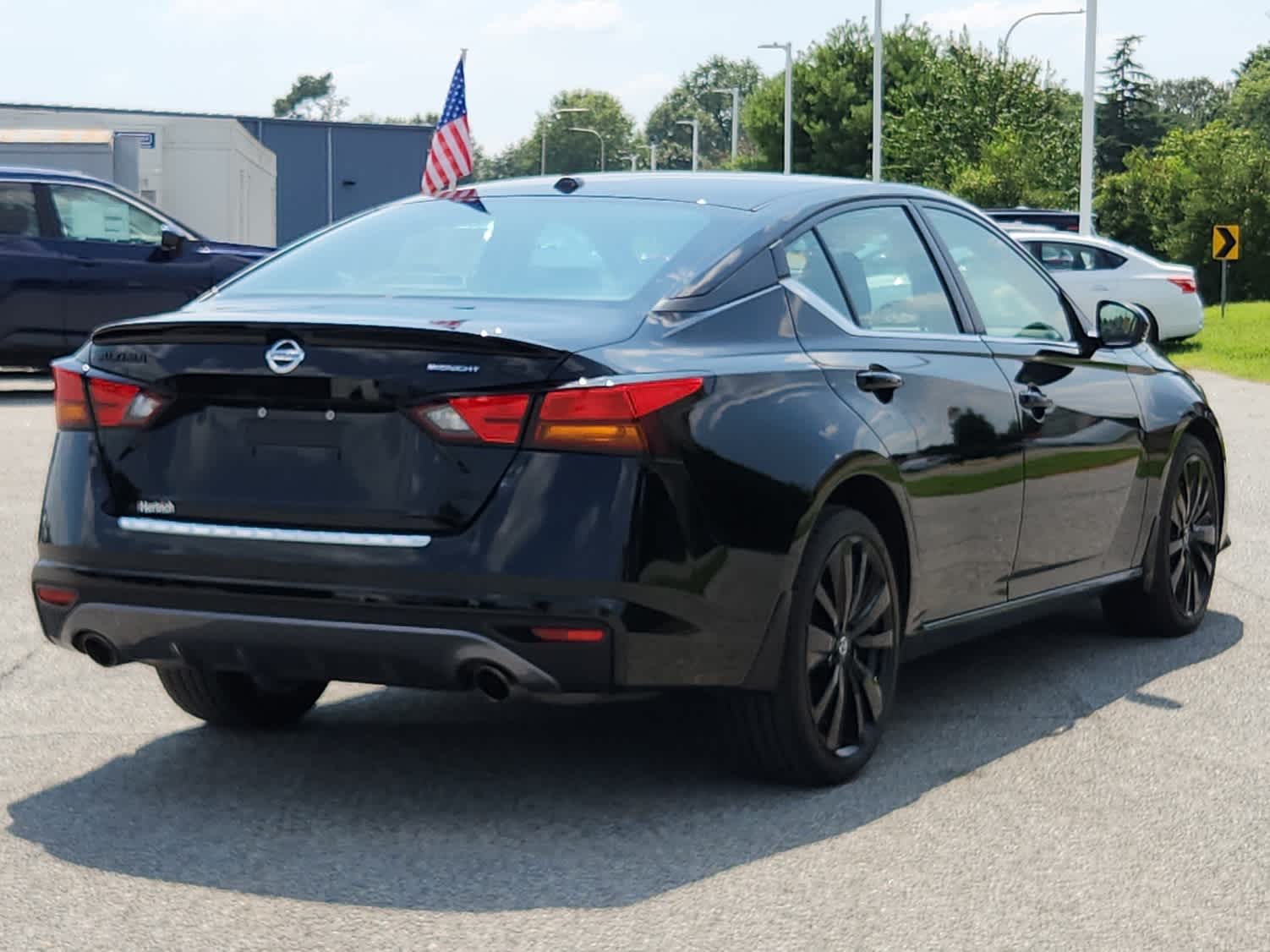 2022 Nissan Altima 2.5 SR photo 2