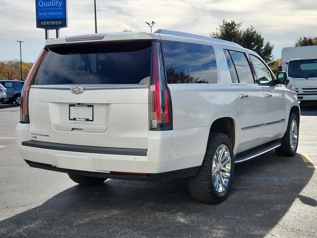 2018 Cadillac Escalade ESV photo 2