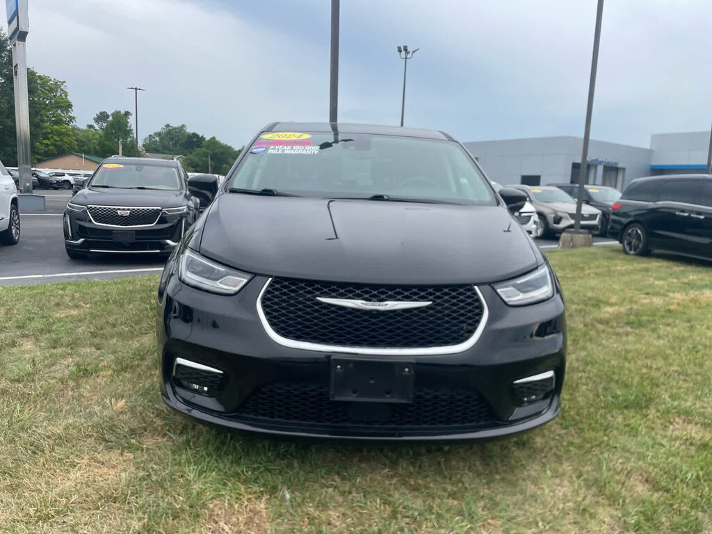 Used 2024 Chrysler Pacifica Touring L