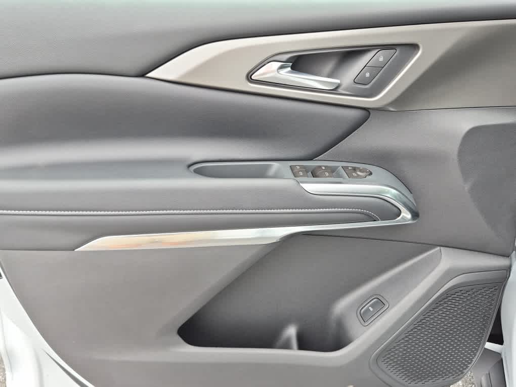 2027 Chevrolet Traverse LT - Photo 10