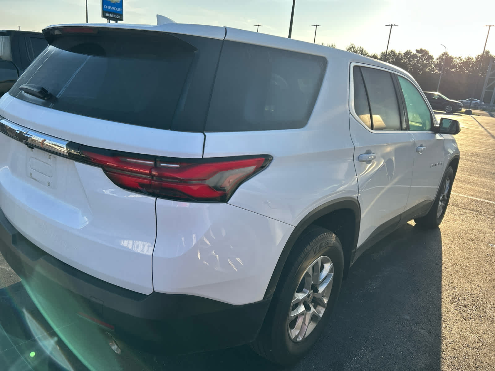 2023 Chevrolet Traverse LS photo 2